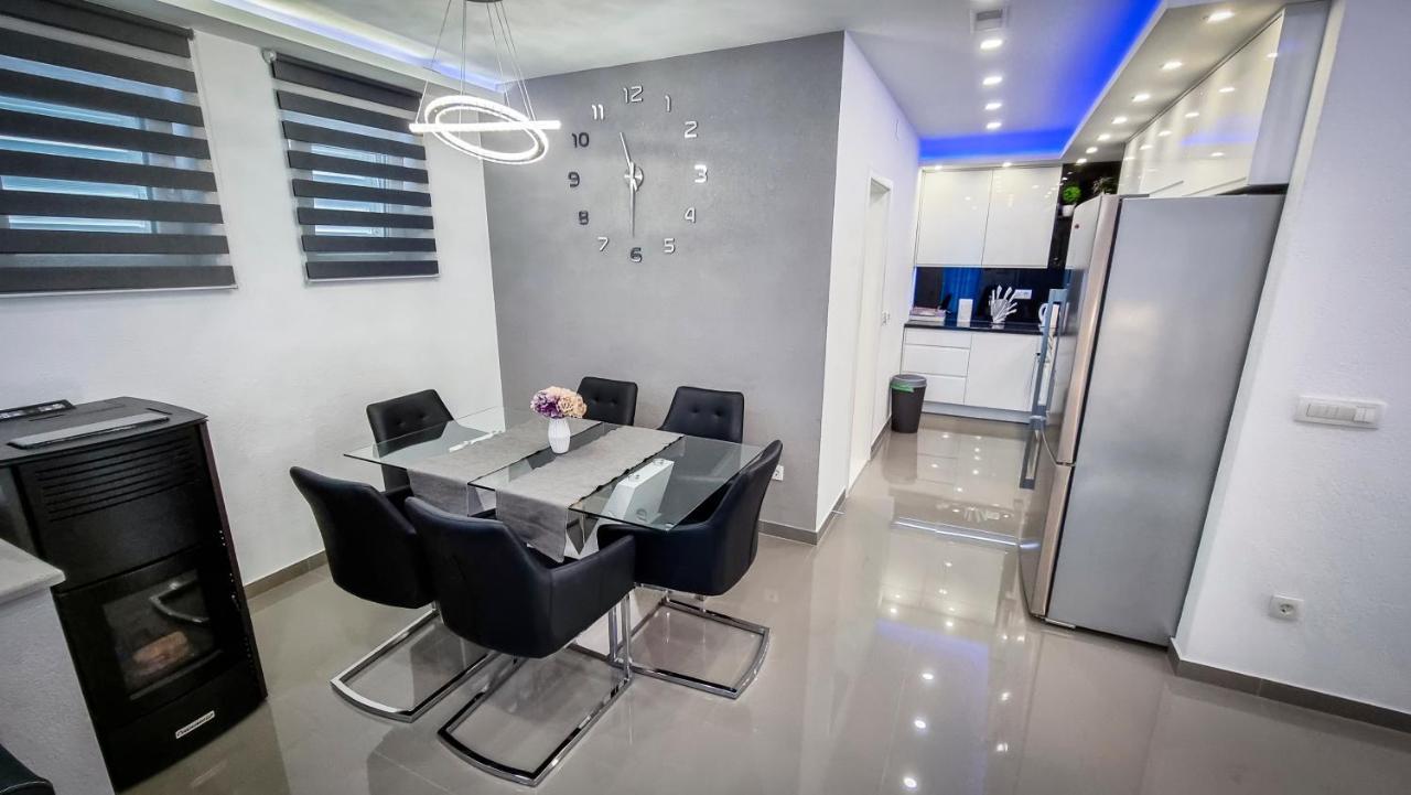 Deluxe Apartment F & M Tučepi Eksteriør bilde