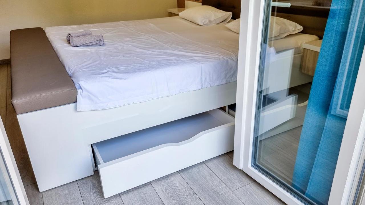 Deluxe Apartment F & M Tučepi Eksteriør bilde